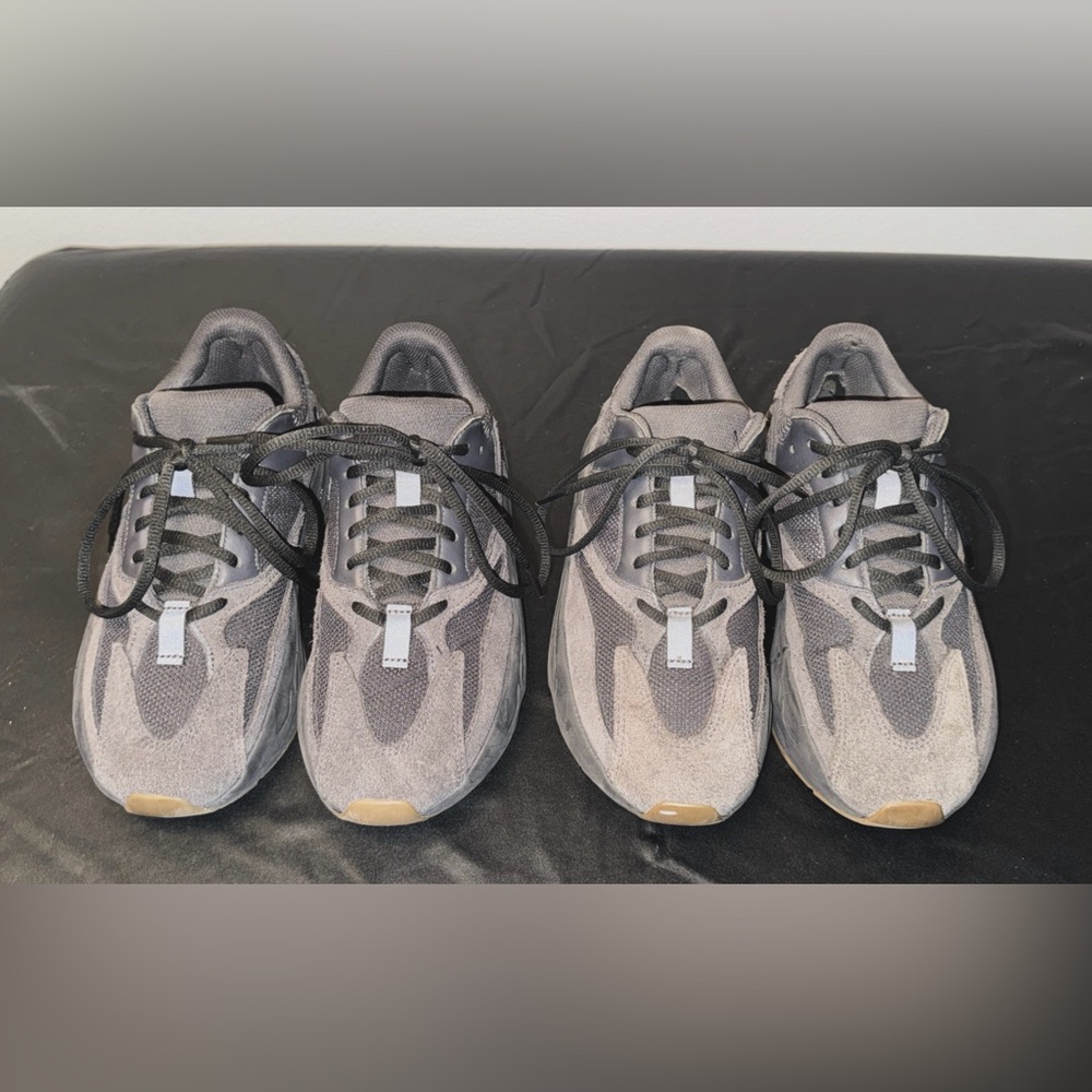 YEEZY 700 BOOST - 2 FOR 1